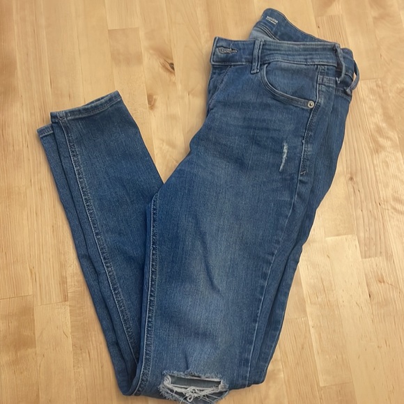 Old Navy Rockstar Super Skinny jeans - Picture 2 of 6